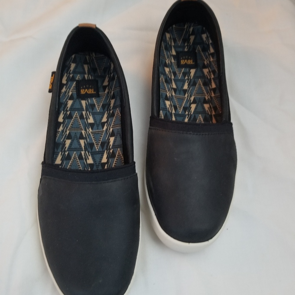 Teva Willow shoes Sz 8 slip ons Gray